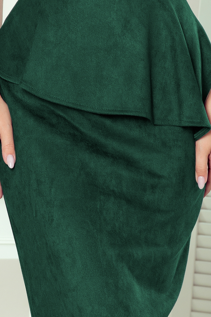 192-10 Elegantní midi šaty s volánky - zelené