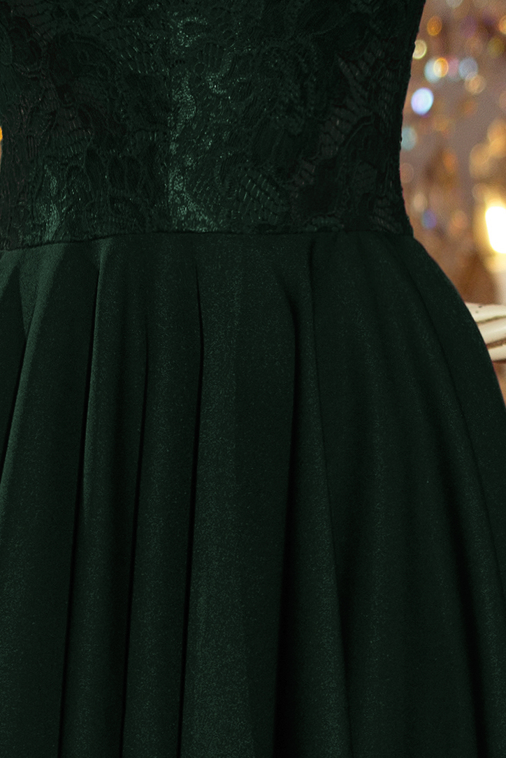210-3 NICOLLE - Exkluzivní šaty s krajkou - tmavě zeleny