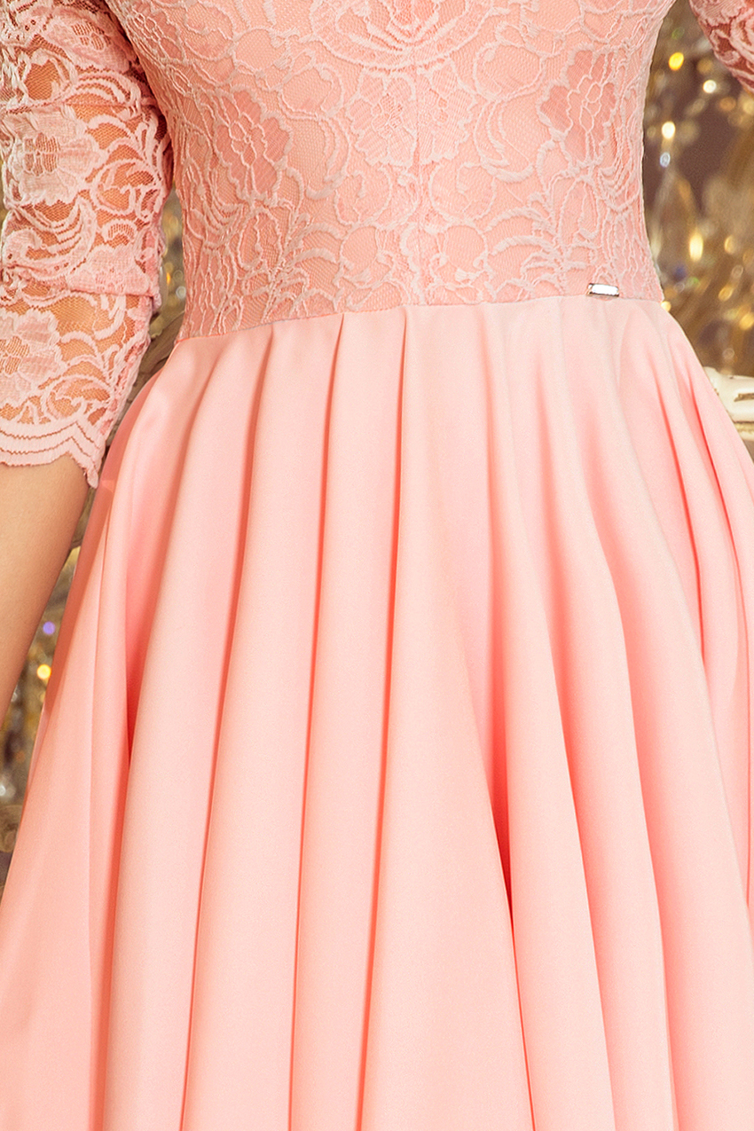 210-7 NICOLLE - Exkluzivní šaty s krajkou - pastelová růžová