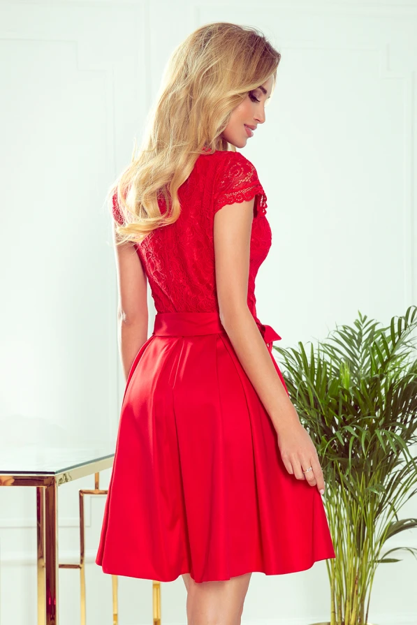 242-4 ANNA šaty s výstřihem a krajkou - červená barva