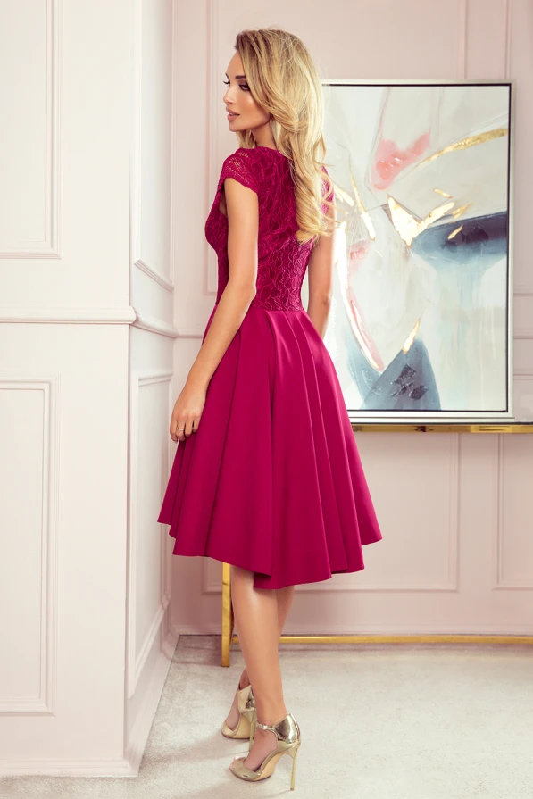 300-4 PATRICIA - Exkluzivní šaty s krajkou - vínová barva