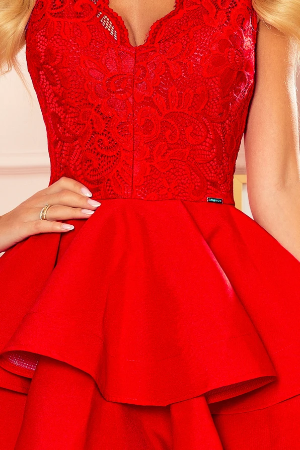 321-1 Exkluzivní šaty s krajkou výstřihem - červená