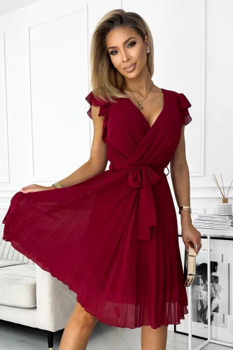 374-2 POLINA Plisované šaty s výstřihem a volány - Vínová barva