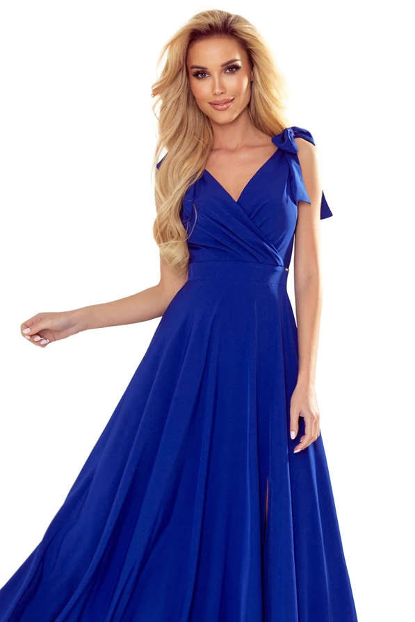405-2 ELENA Dlouhé šaty s výstřihem a zavazováním na ramenou - modré