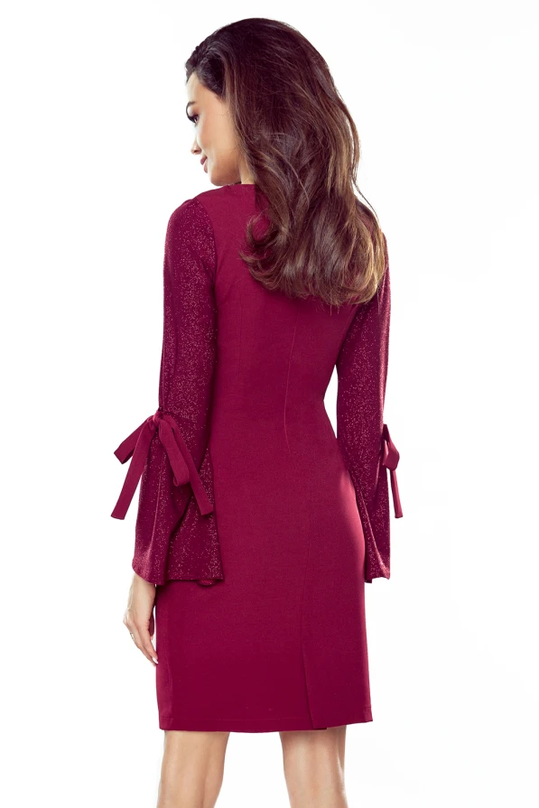 429-4 Elegantní šaty s brokátovými rukávy - Vínová barva