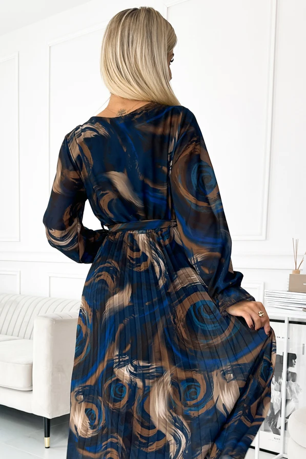 519-1 Plisované šifonové dlouhé šaty s výstřihem, dlouhým rukávem a páskem - modro-béžové vlny