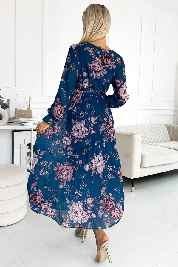 519-3 Plisované šifonové dlouhé šaty s výstřihem, dlouhým rukávem a páskem - Modrá s květinami